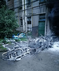 ͻ�����賿����ĳС��¥��4����ƿ���Ż� 20���˾����ӳ�