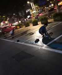 �����й���ͣ��λ�ˣ��ڼ���ĳ�㳡¥�� ɨһ�¶�ά�����