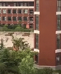 ����ĳУѧ������ �ֳ����𱬡�