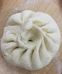 小姐妹相约蒸包子