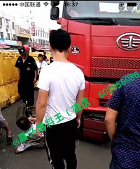 ˮ���г����� ��ƿ���������˴�����ѹ�����£�