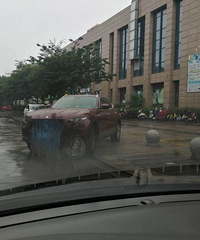 ���Ǹ�ʯ�ո���������һ����ɯ����ײ������