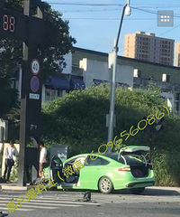 ����ĳ·�ڷ������س��� ɧ��ɫ���س�ͷײ�� �������ϣ�