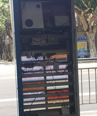 �Żŵģ���ɽ·ĳ����վ̨����һ�� ��ͷȫ¶������