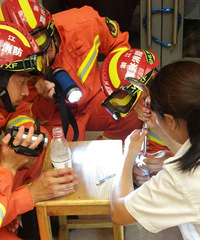 ����һŮ����ָ�������ӿ� ����������ԱΧ������ȡ�����