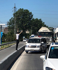 ���˻��׷棡����һĻ̫���� ��·��ͽ�־����ˡ�