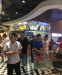 �������˰۰鸺һ¥��ʳ�ֿ�ҵ �о����м����˶�����