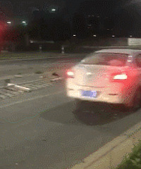 ��ҹ�������������������˶���ײ����