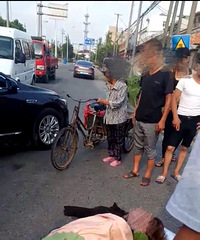 �����ˣ�����һŮ��������Ѫ���ڽ�ͷ�����ϸ�����ֵĶ���������