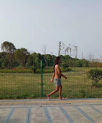 ����ֲ��԰һ�� ÿ�촩ţ�ж̿㱩�ߣ�ͷ����Ů�Ļ���������