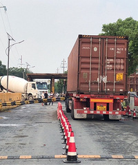 �ŵ�һ�ʣ�4m���޸߸˱��Ϻ���ײ������