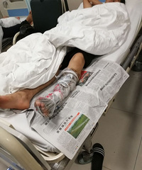 整条小腿被包住!嘉兴一男子深夜在工地被蛇咬 痛的不行···
