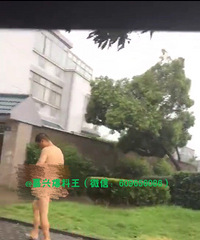 辣眼睛!台风天嘉兴惊现裸男!重点器官全部暴露 大摇大摆逛马路