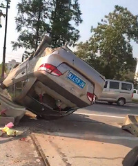 һ���緭���ˣ����ڸո� ͩ��һ�γ��Ľų���