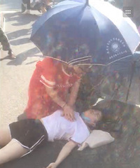 ���ν�ͷ������һĻ�������ε� Ů�ӵ��������Ⱥ��˹�����