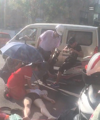 ���ν�ͷ������һĻ�������ε� Ů�ӵ��������Ⱥ��˹�����