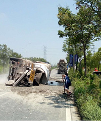 ͻ�����ಽ��·�������������賵�෭�¹� ��ʻԱ��������