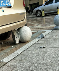 ����ĳС��ͣ��λ������С��ҵ�����ˣ����ֵ�����̫����