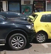 ���ѷ����೵��ײ ��������19¥���µ����ҵģ�