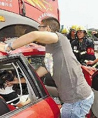 ͻ����һ����γ�ײ���� �Ľų��� ����С�������ˣ�