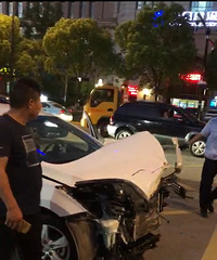 �г���¼����Ƶ�ع⣡��һ�� ������ͷ����������ײ��