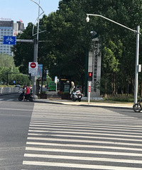 嘉兴电瓶车的6大问题!喜欢开在机动车道还逆行···