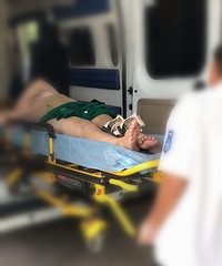 ͻ�� ��������һŮ������  ·���ºӾ��ϰ�