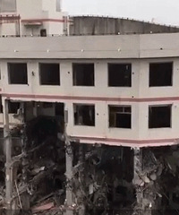 ���ˣ����˶�Ժ�ϼ���¥�����ֳ���Ƶ�𺳣�