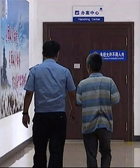 ϸ˼���֣��������������ⷿ�ڲ���20����Ů������ �����Կ���