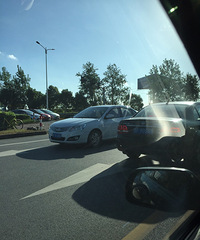 早上嘉兴这个路口逆行太严重了 摄像头都不拍!