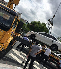 һ������ײ�������ڣ��Ա�����