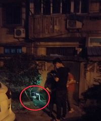 又是悲剧!嘉兴某小区4楼掉下来一个老人 据说已经89岁了