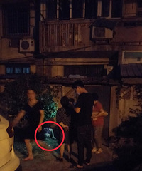 又是悲剧!嘉兴某小区4楼掉下来一个老人 据说已经89岁了