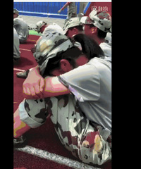 ż��磡����ĳУ����վ����ΪŮ������