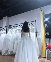 黑妹试纱记 我在冬天结婚所以对长袖婚纱情有独钟 穿上暖暖的
