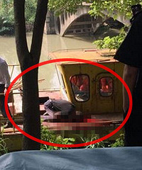 ���磡����Ա�ڴ�ͷ��ײ ����������