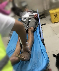 ���ա�ֱ�е�ƿ�����Ӿ���ת���ݳ������£����Ӷദ����