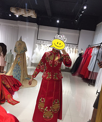 试了钟丽缇同款秀禾服 感觉很修身不是很闪 比较低调内敛
