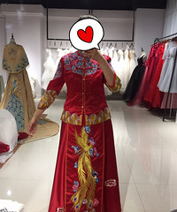 试了钟丽缇同款秀禾服 感觉很修身不是很闪 比较低调内敛