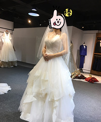 2小时试了十件衣服 有些婚纱设计欣赏不来 适合自己才重要