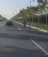 ������ͷ����һ˲ Ħ�г�ʧ�ء����衱