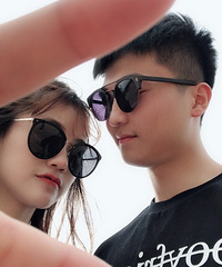 第一次见到他的时候 像言情小说一样 内心的小鹿乱撞 脸都红了