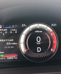 路怒症要犯了!在马路中间开二十码 此愁不报非君子…