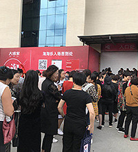 雅莹特卖!嘉兴女人又疯狂啦