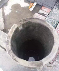 賿3㣡ĳСﴫ һŮֻ¶һͷ