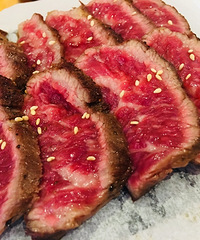 鹅肝寿司、岩烤牛肉、芝士蟹堡…198双人日料吃到扶墙出