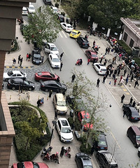 ���Ǽθߣ�һ���˶��ᣬ����ھ�С�����Ž���̱����