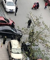 ����ĳУ���˶��� �ܱ�С������̱��