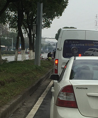 �ٰ��������ڼ��˵���ƭ�а��ĵ�˾����·��