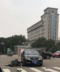 ����һ�����С�γ����ƿ����ײ ��ƿ����ͷȫ�����飡